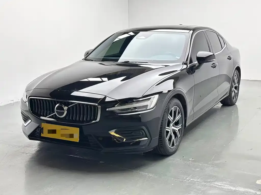 Volvo S60 — фото 1