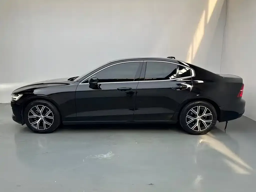Volvo S60 — фото 4