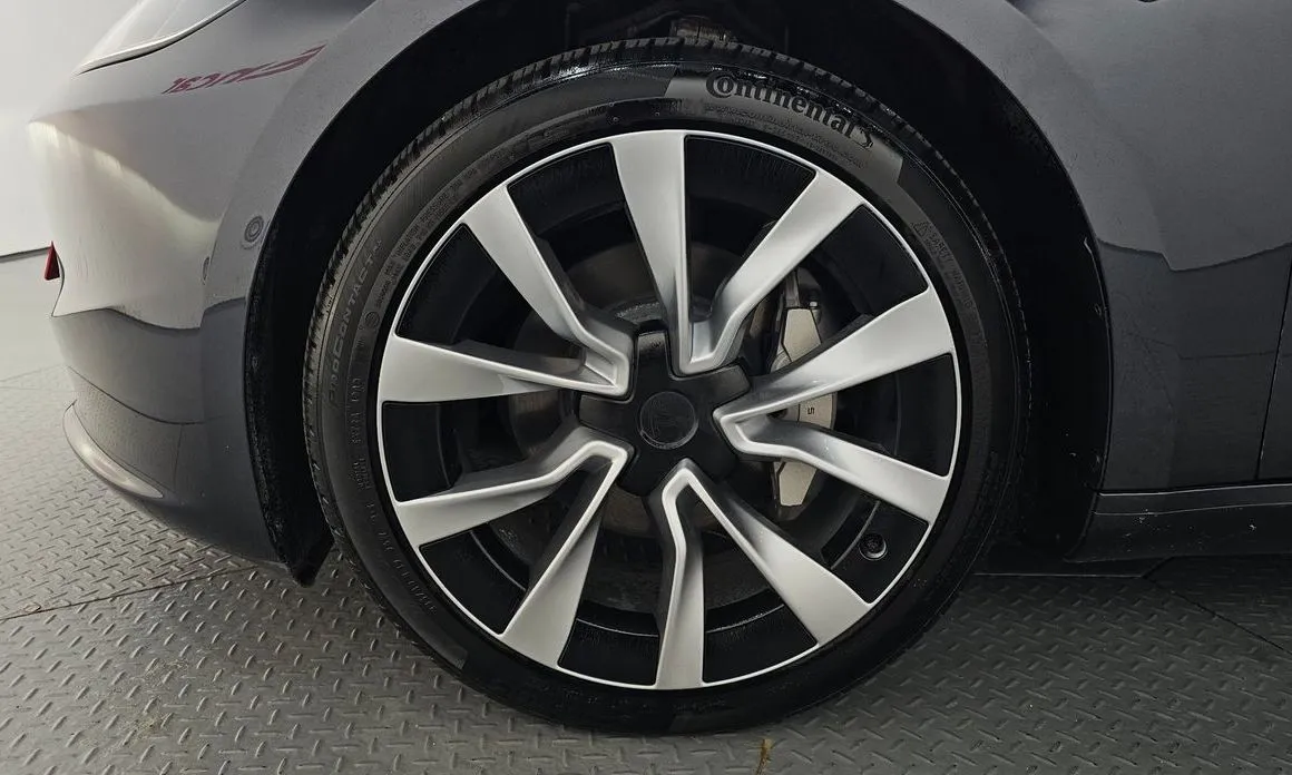 Tesla Model 3 — фото 10