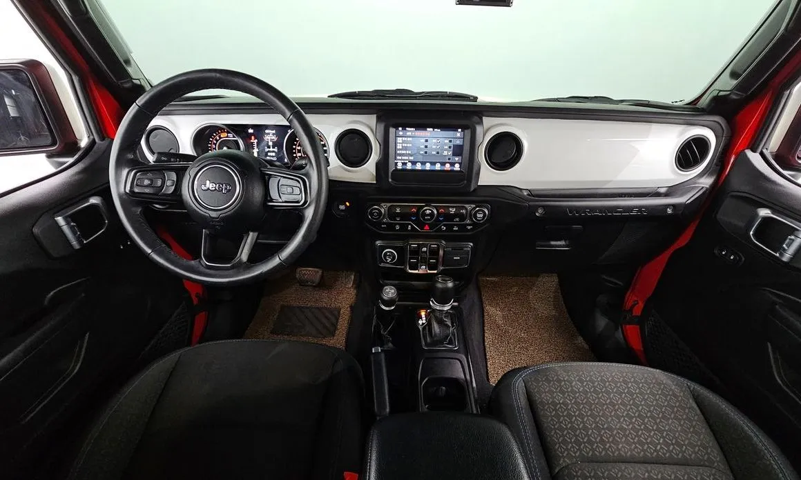 Jeep Wrangler — фото 10