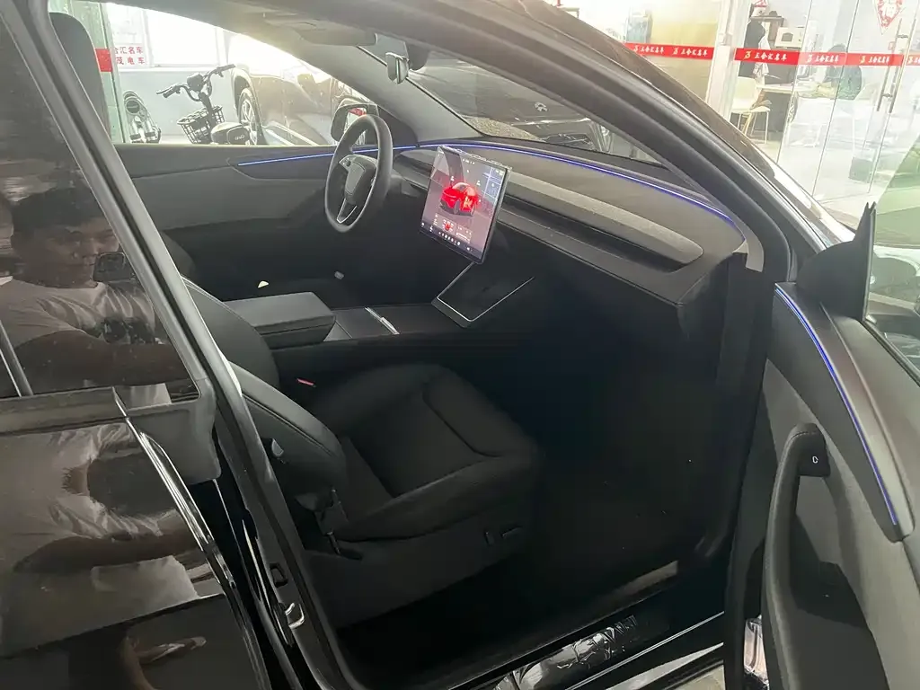 Tesla Model Y — фото 3