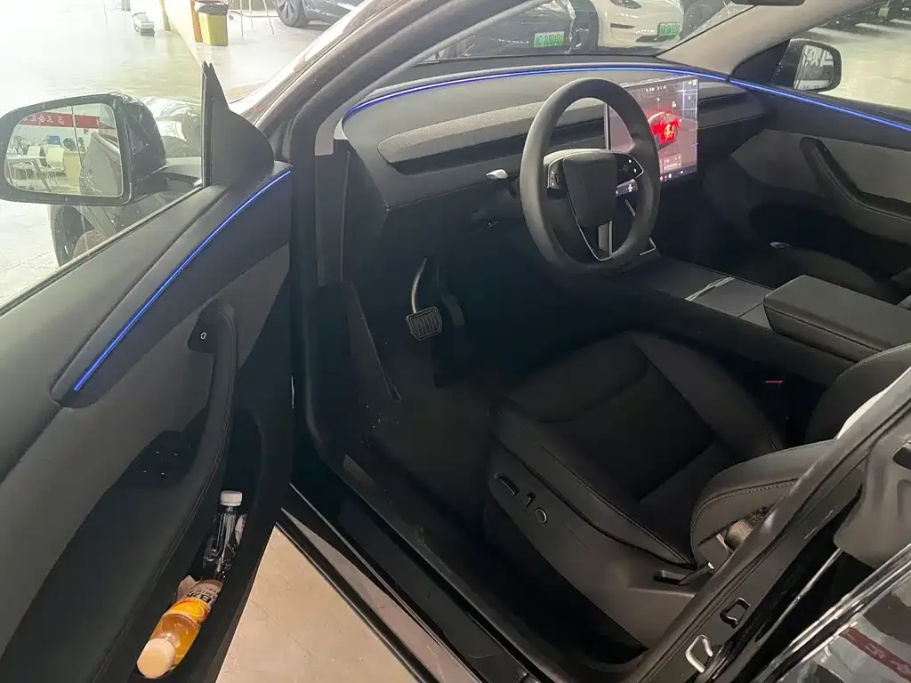 Tesla Model Y — фото 9