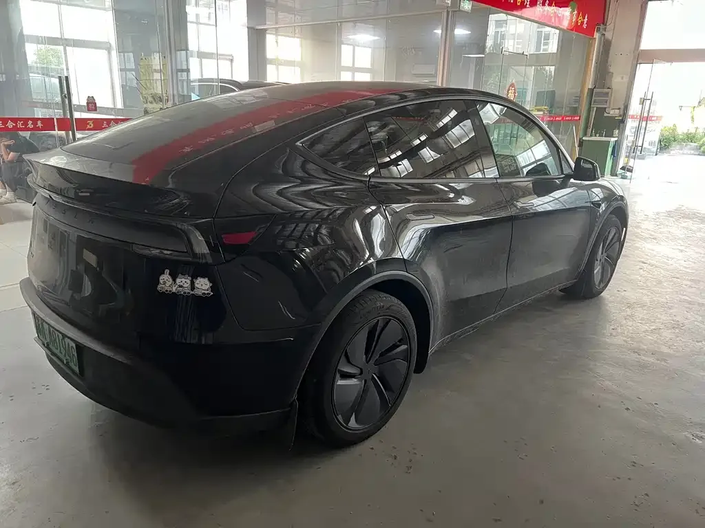 Tesla Model Y — фото 6