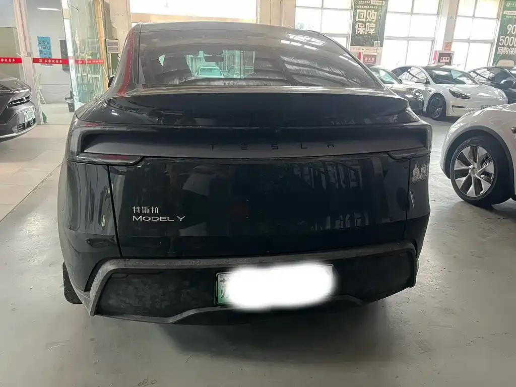 Tesla Model Y — фото 5