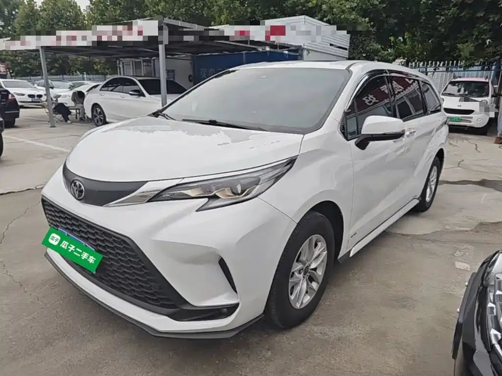 Toyota Granvia — фото 1