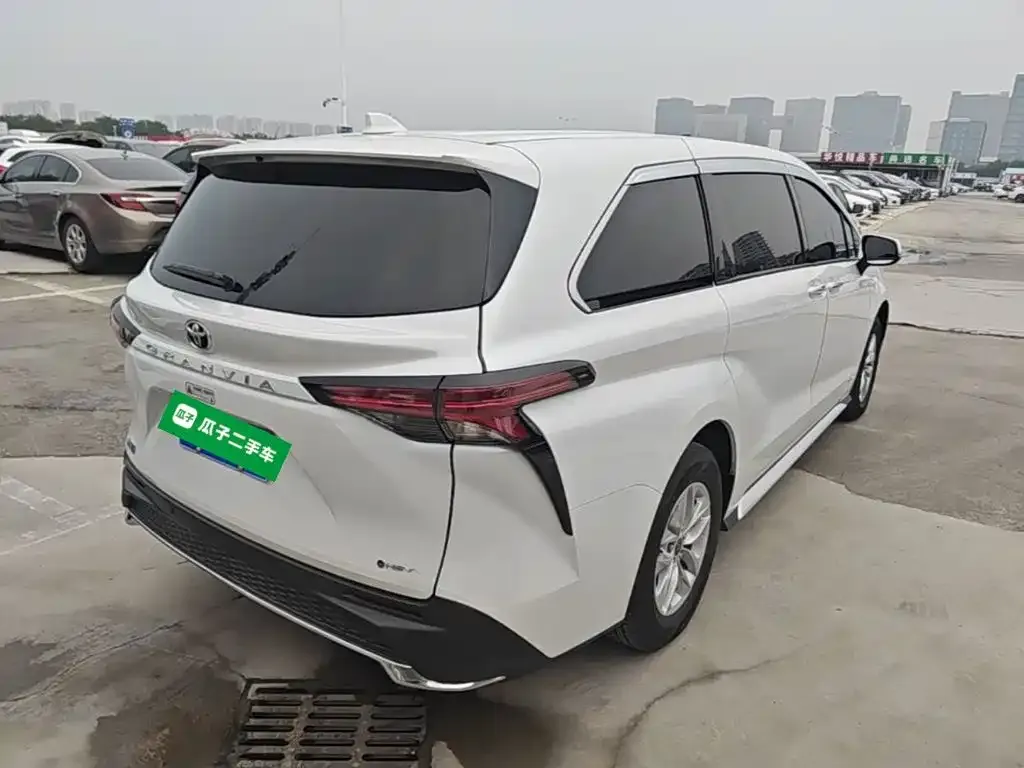 Toyota Granvia — фото 7