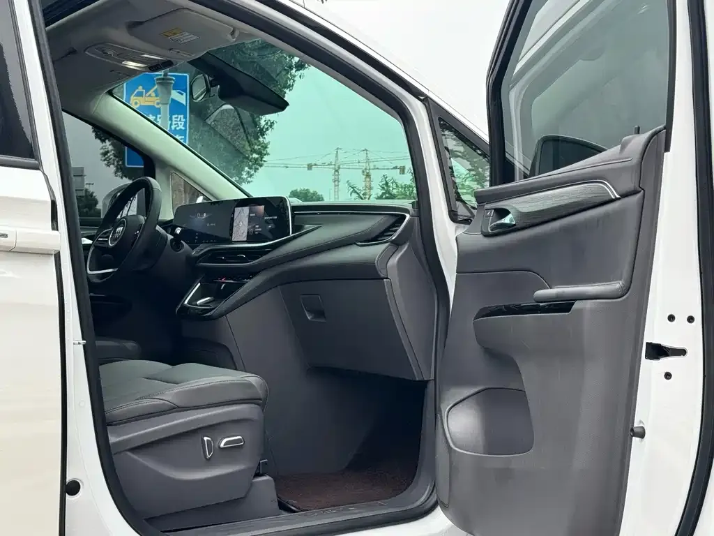Buick GL8 Hybrid — фото 4