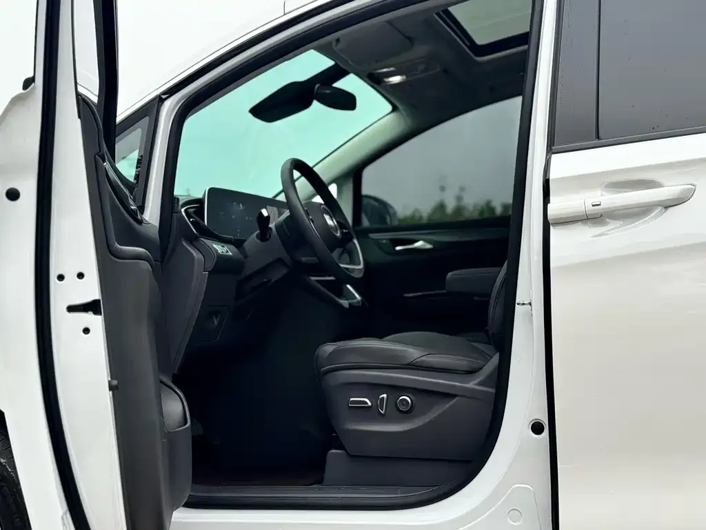 Buick GL8 Hybrid — фото 5