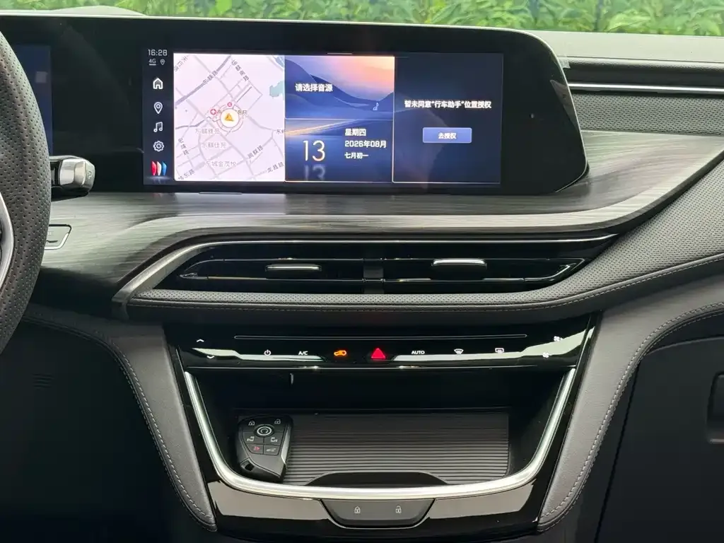 Buick GL8 Hybrid — фото 10