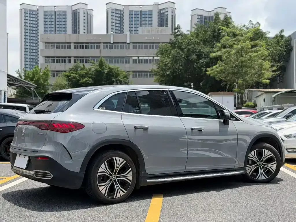 Mercedes-Benz EQE SUV — фото 10