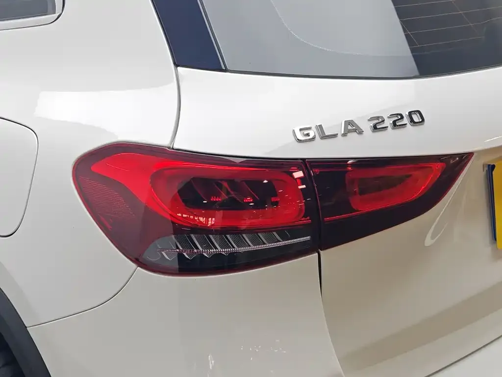 Mercedes-Benz GLA — фото 6