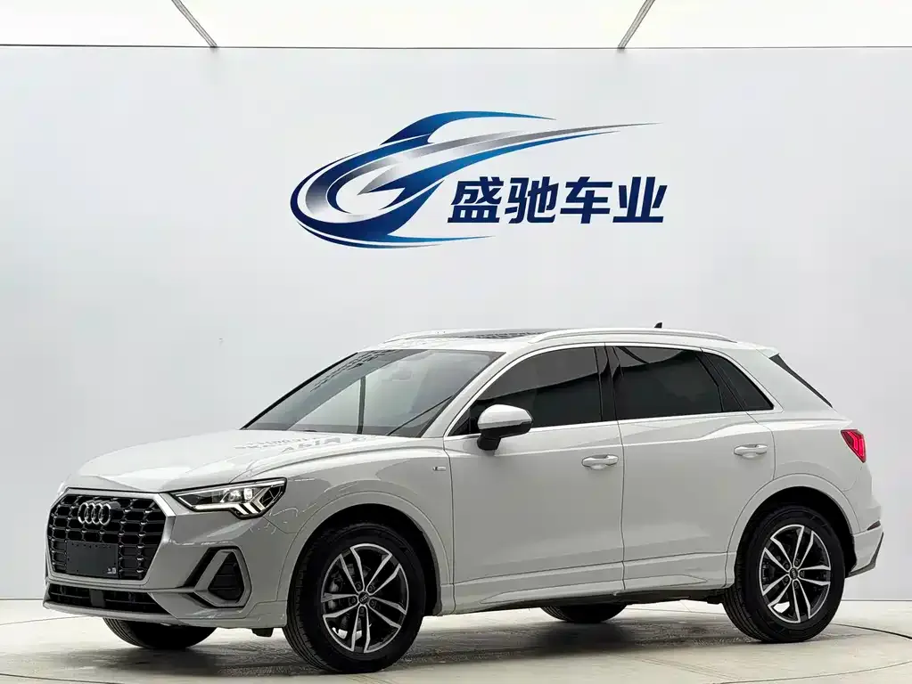 Audi Q3 — фото 1