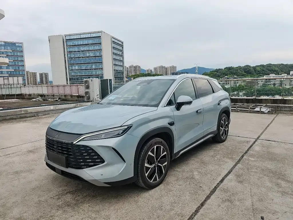 BYD L DM-i — фото 1
