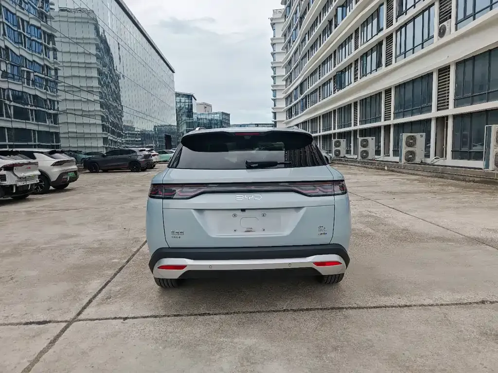 BYD L DM-i — фото 3