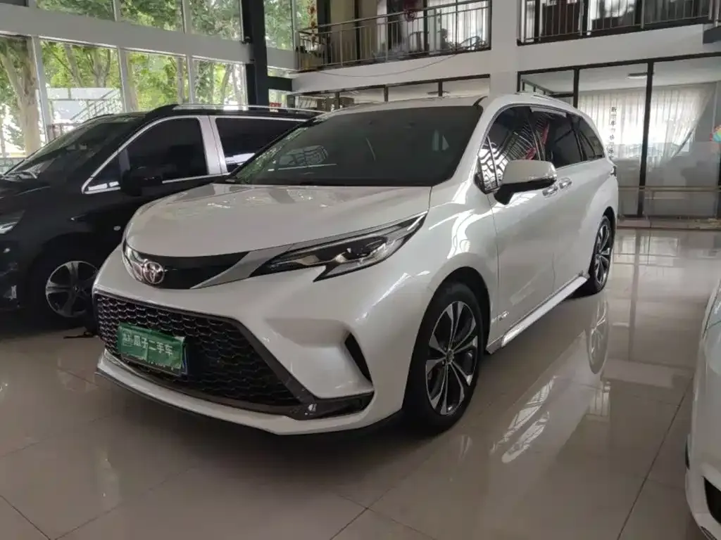 Toyota Granvia — фото 1