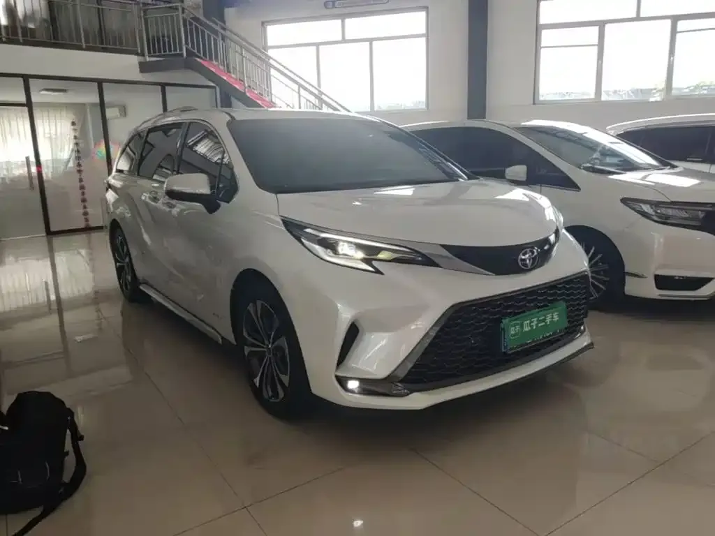 Toyota Granvia — фото 10