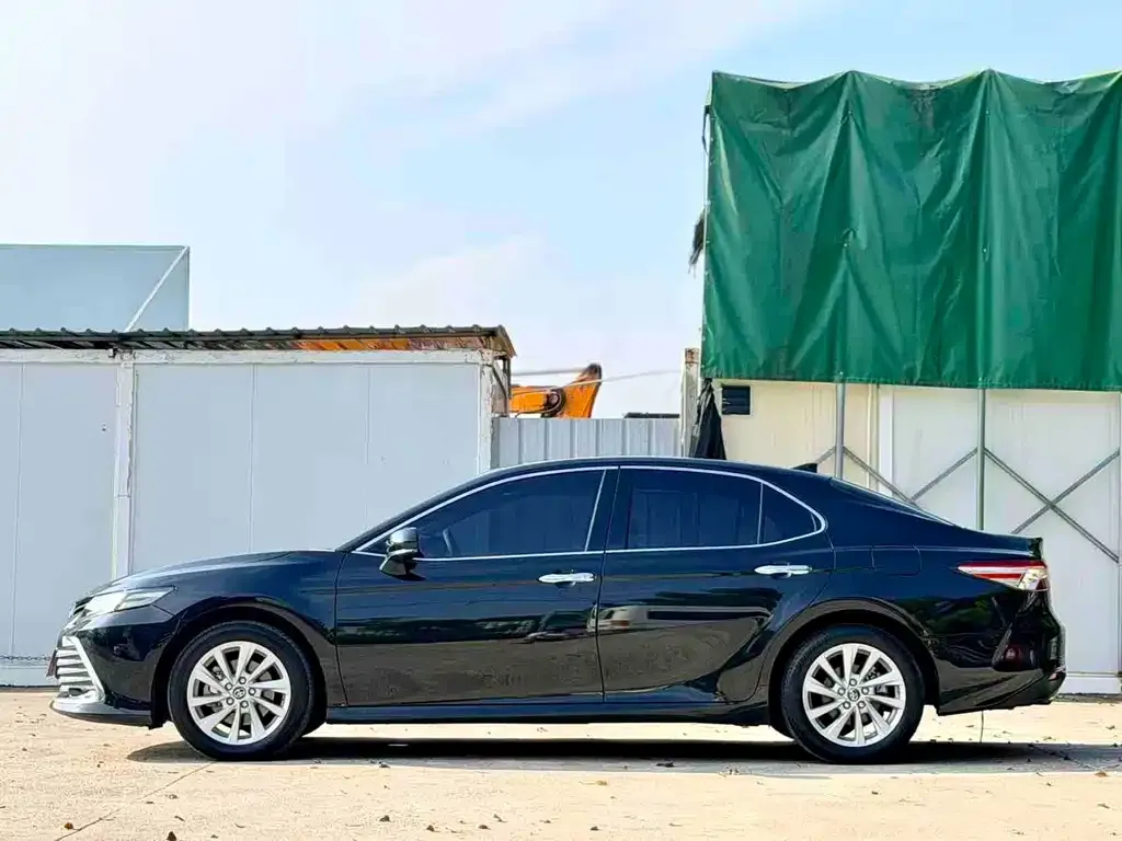 Toyota Camry — фото 6
