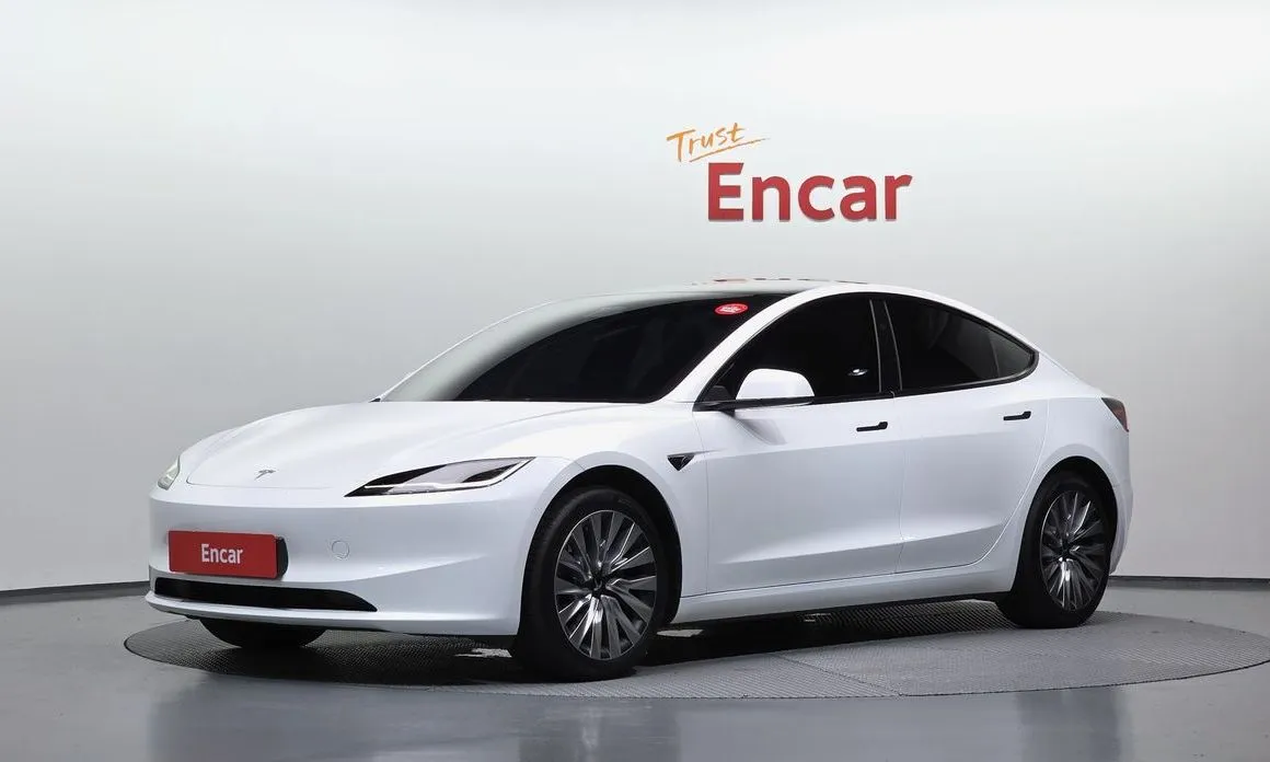 Tesla Model 3 — фото 1
