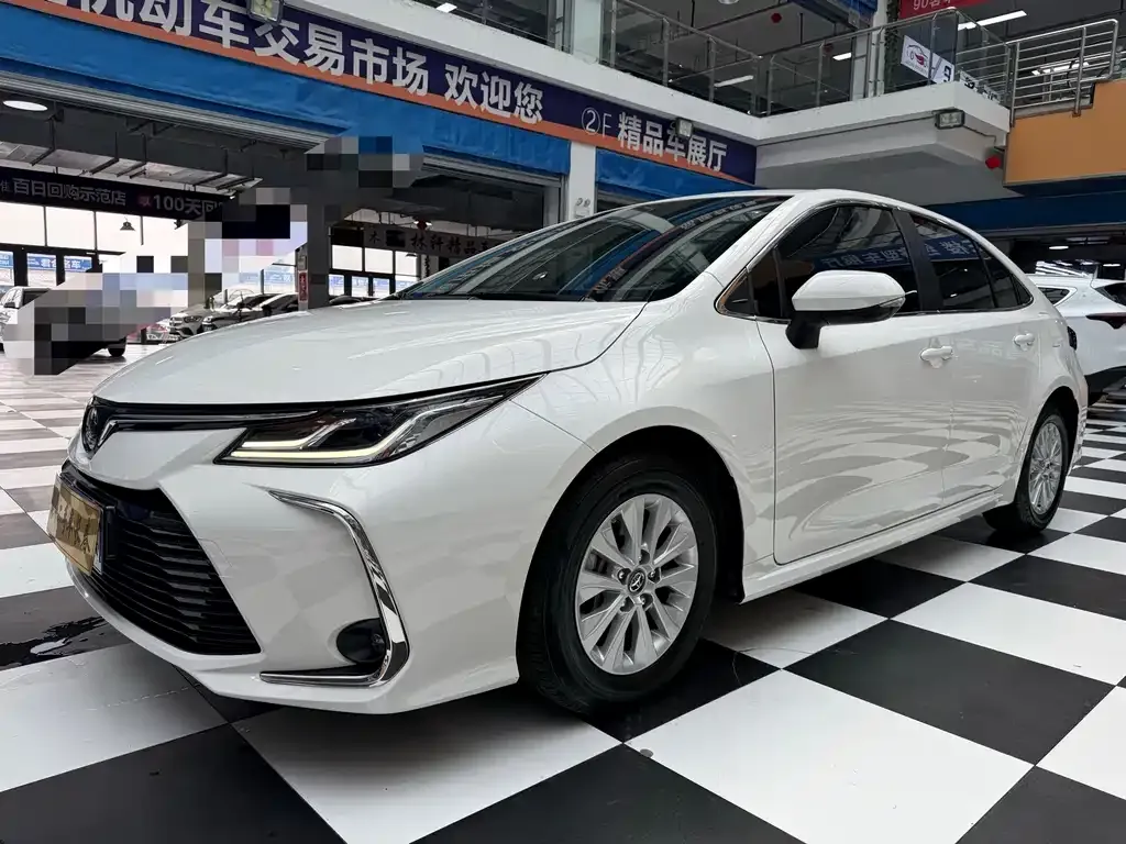 Toyota Corolla — фото 1