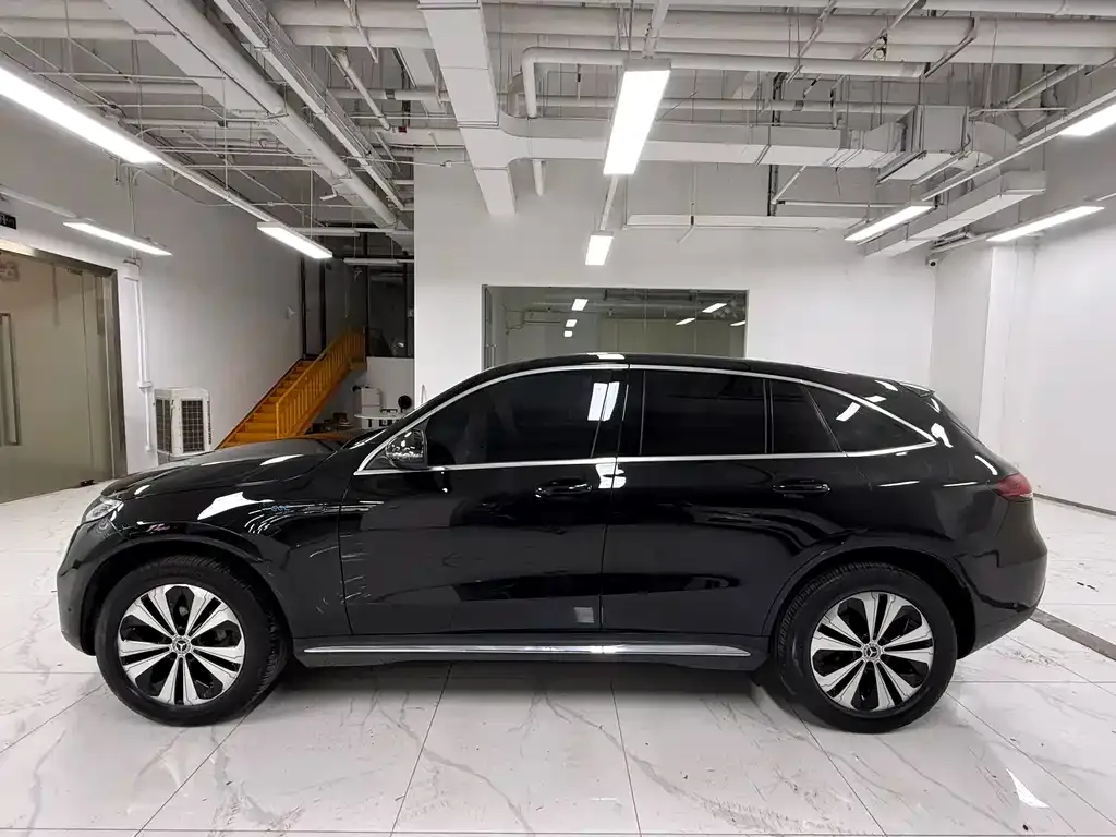 Mercedes-Benz EQC — фото 3
