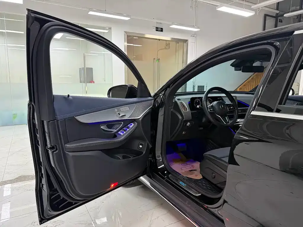 Mercedes-Benz EQC — фото 10