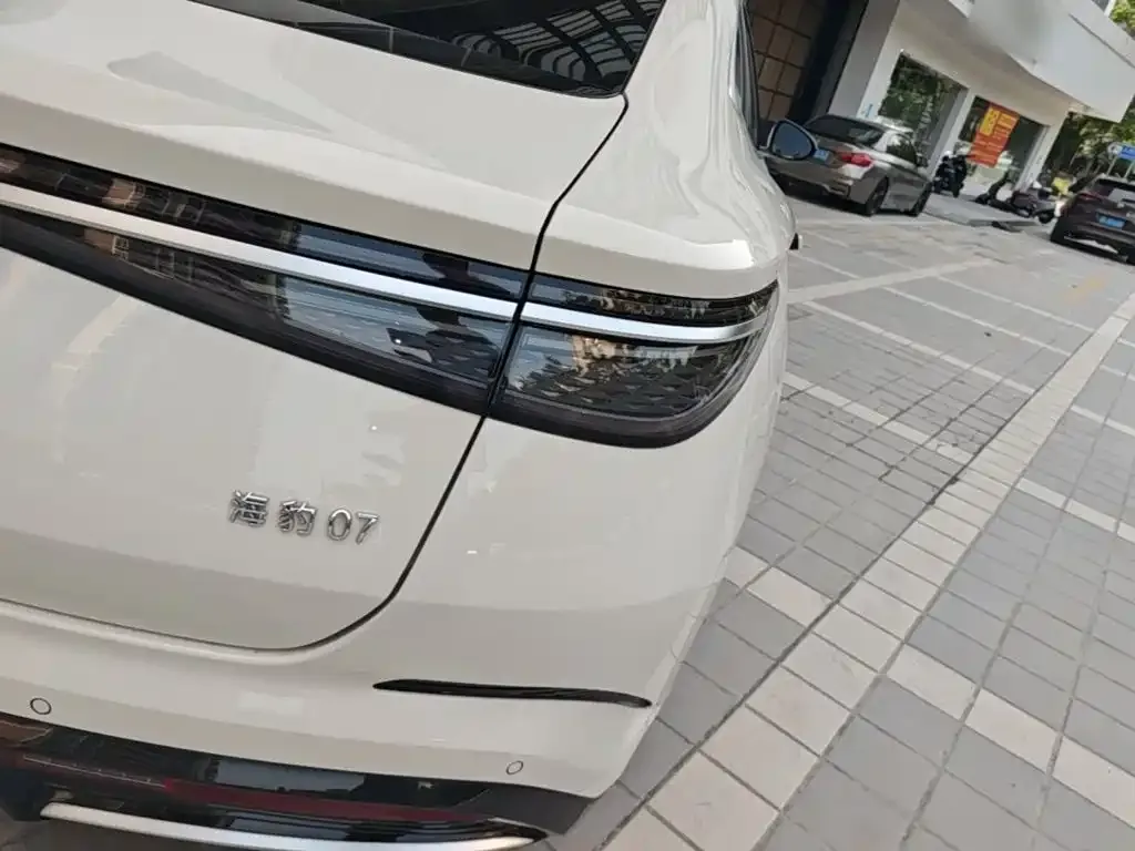 BYD Seal 07 DM-i — фото 10