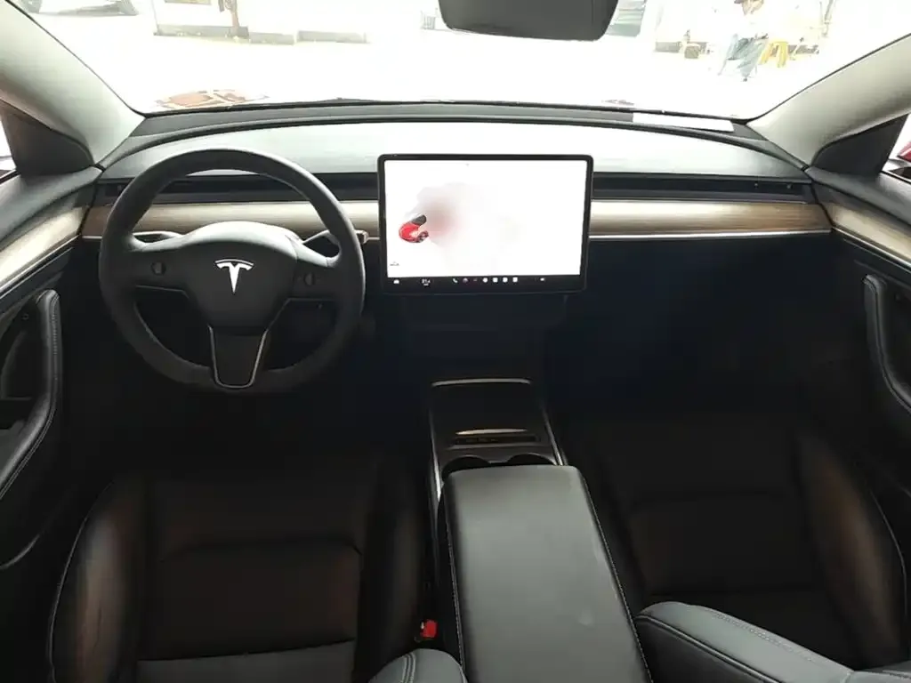 Tesla Model 3 — фото 3