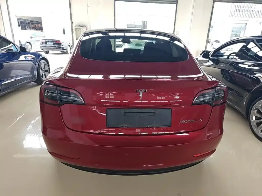 Tesla Model 3 — фото 10