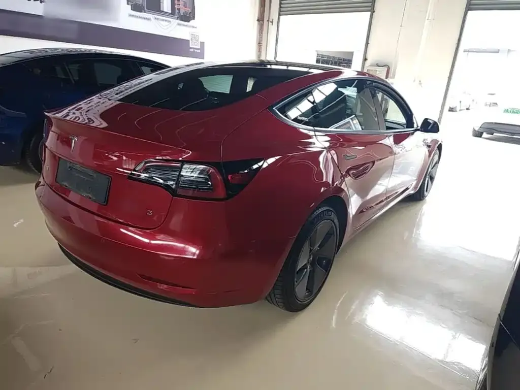 Tesla Model 3 — фото 5