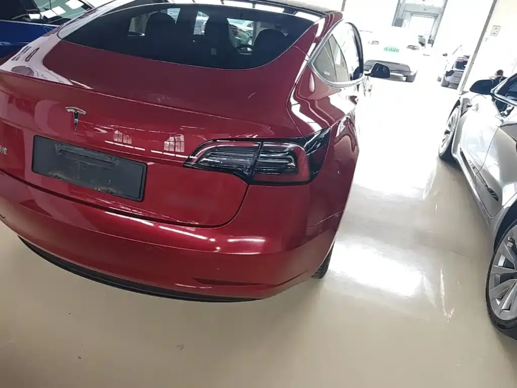 Tesla Model 3 — фото 8
