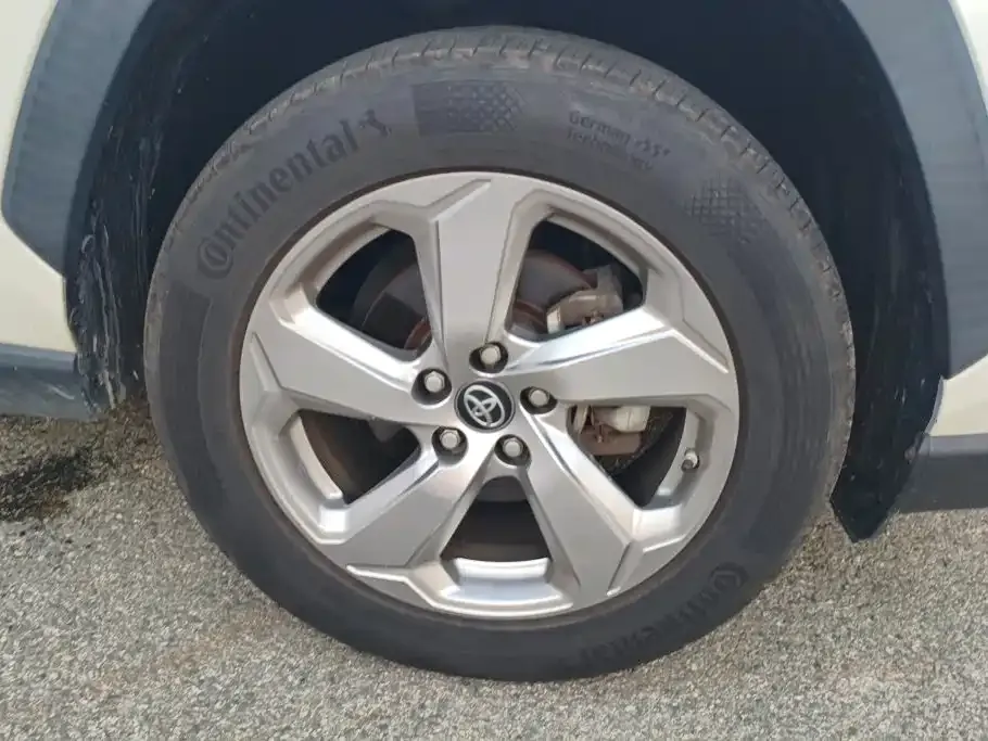 Toyota RAV4 — фото 10