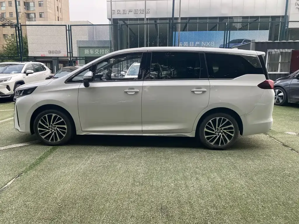 GAC Motor Trumpchi M6 — фото 8