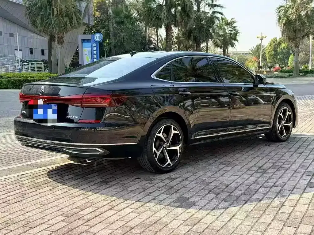 Volkswagen Passat — фото 8