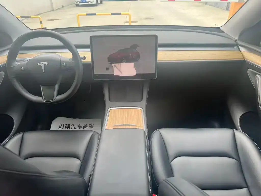 Tesla Model Y — фото 4