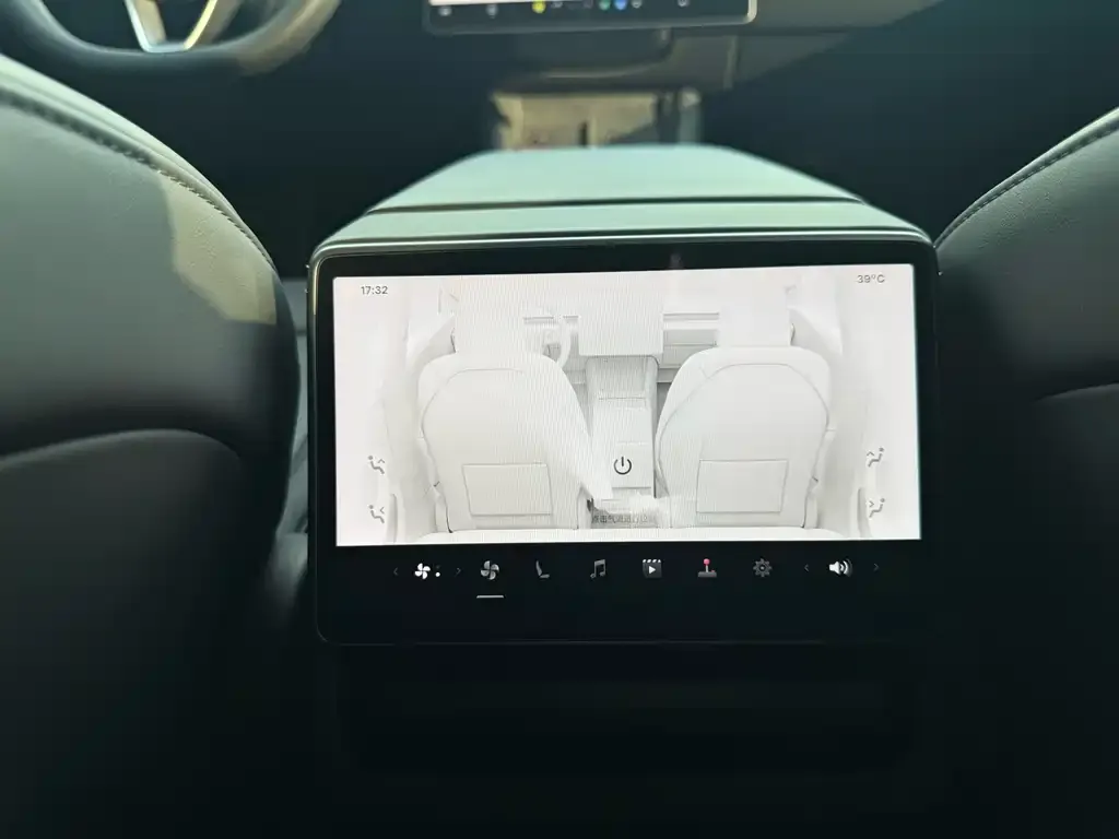 Tesla Model 3 — фото 2