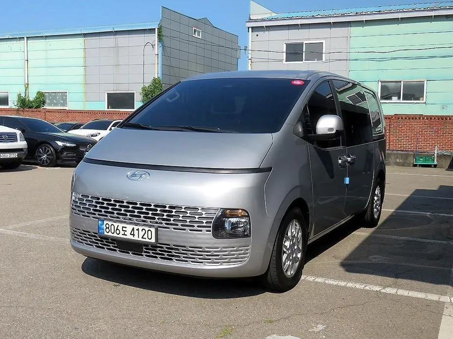 Hyundai Staria — фото 1