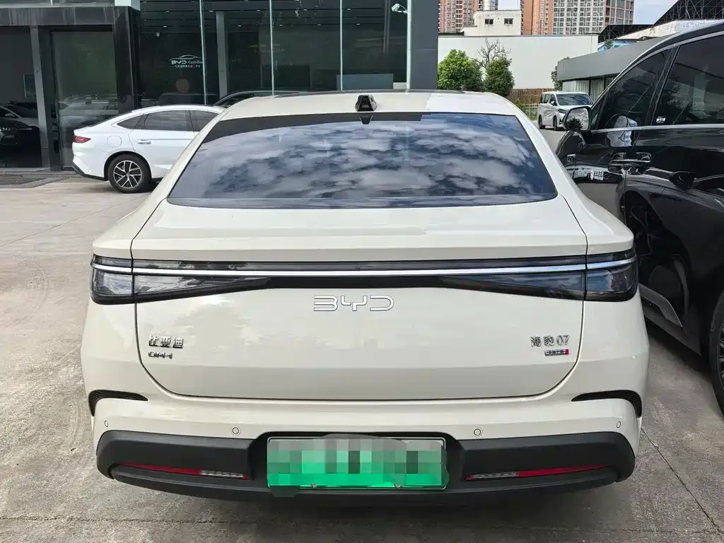 BYD Seal 07 DM-i — фото 5