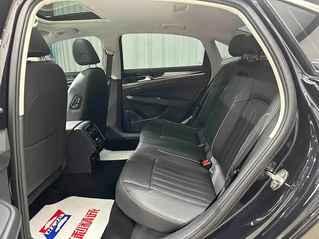 Volkswagen Passat — фото 10