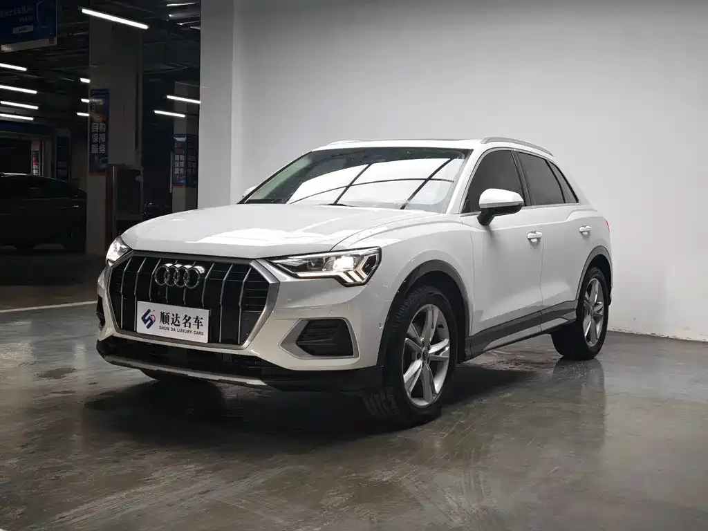 Audi Q3 — фото 1