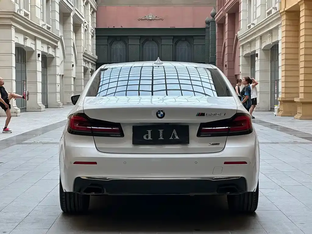 BMW 5 Series — фото 10