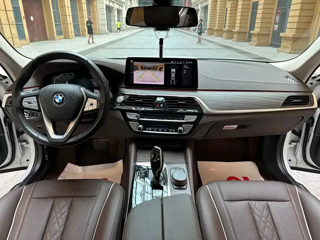 BMW 5 Series — фото 5