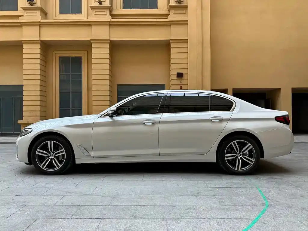 BMW 5 Series — фото 4