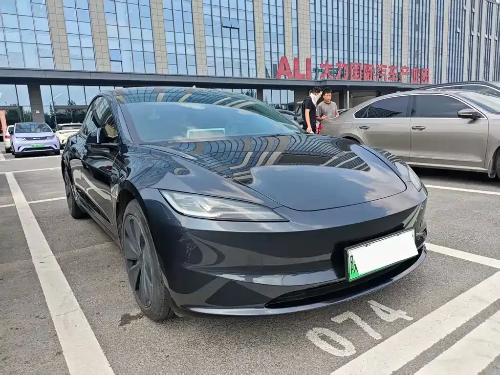 Tesla Model 3 — фото 9