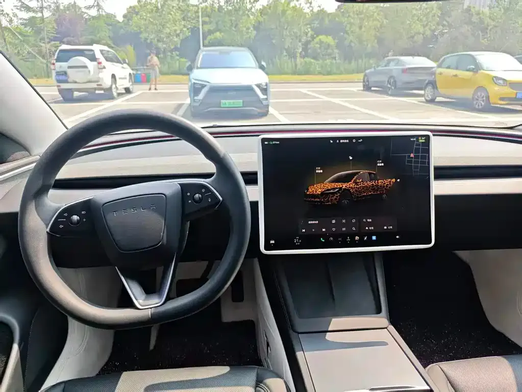 Tesla Model 3 — фото 7