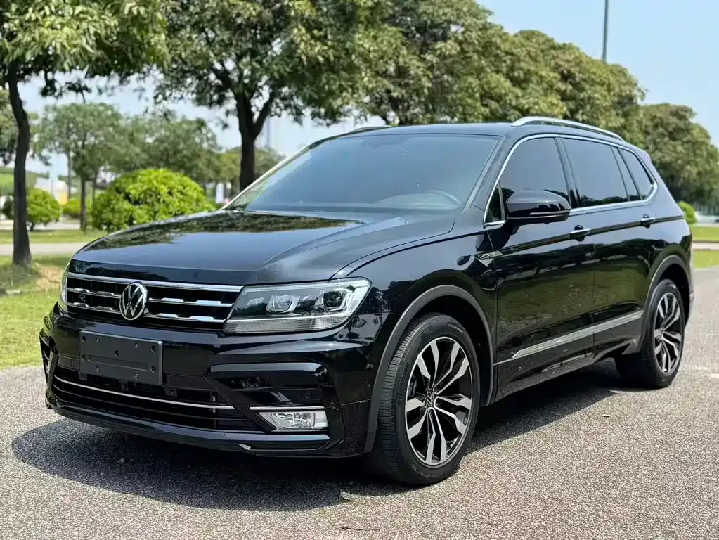 Volkswagen Tiguan L — фото 1