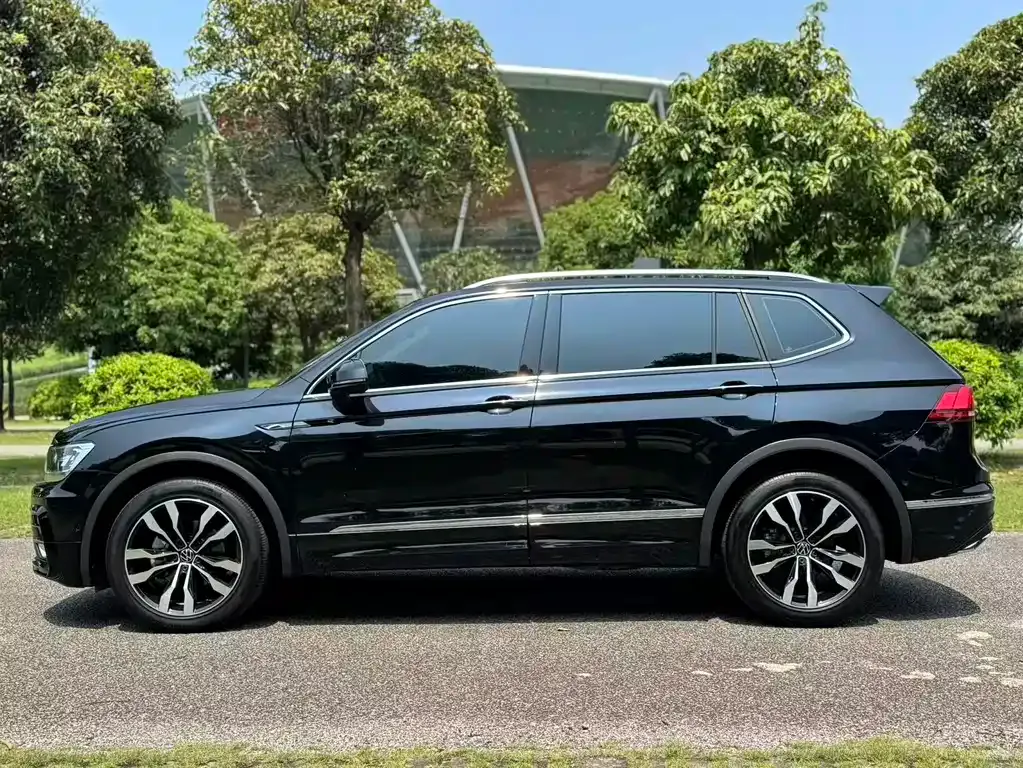 Volkswagen Tiguan L — фото 7