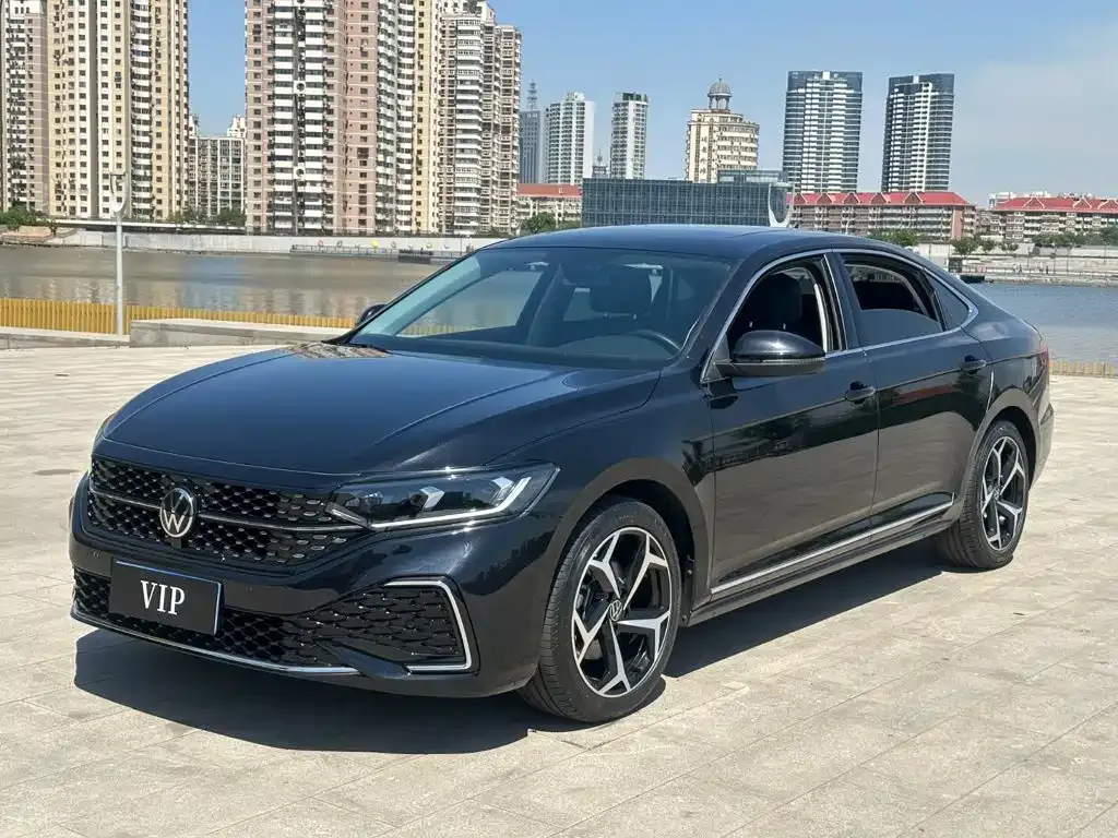 Volkswagen Passat — фото 1
