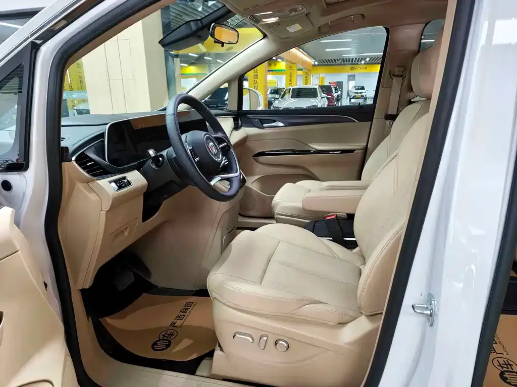 Buick GL8 Hybrid — фото 10
