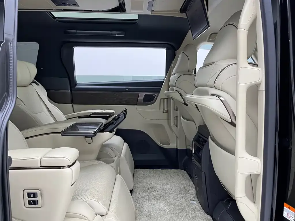 Toyota Vellfire — фото 3