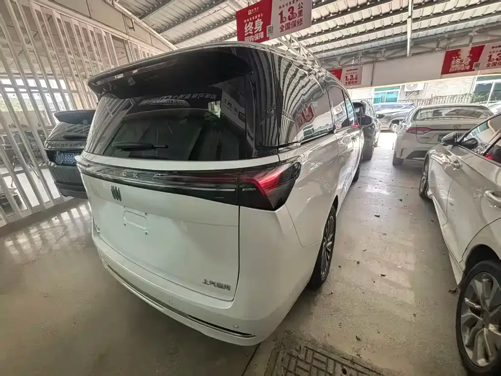 Buick GL8 Hybrid — фото 3